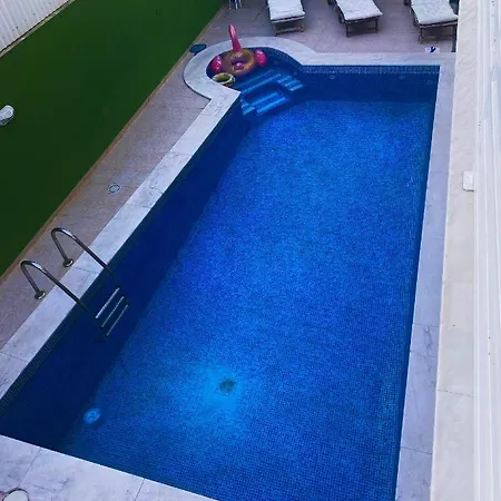Familiar Com Piscina Privada *