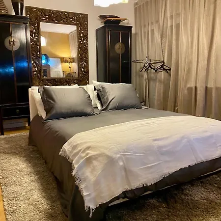Familiar Com Piscina Privada Pensión