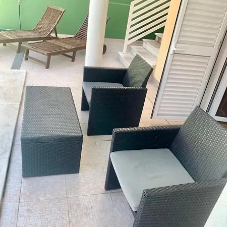 Casa de hóspedes Apartamento Com Piscina Entre Lisboa E Cascais Para 10 Pessoas Caxias