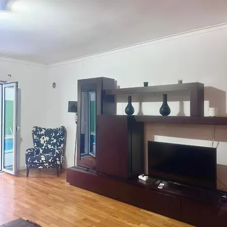 Flat Near The Beach With Pool For 8