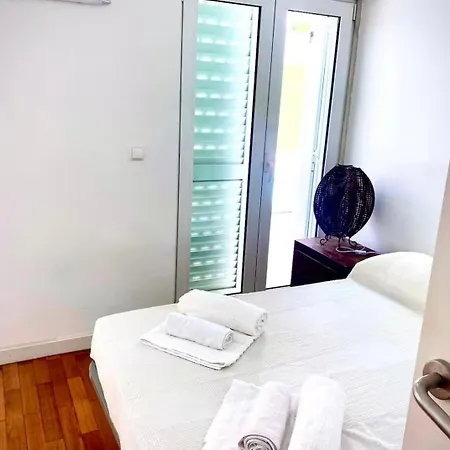 Πανσιόν Flat Near The Beach With Pool For 8 Caxias