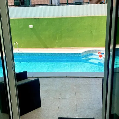 Πανσιόν Flat Near The Beach With Pool For 8 Caxias