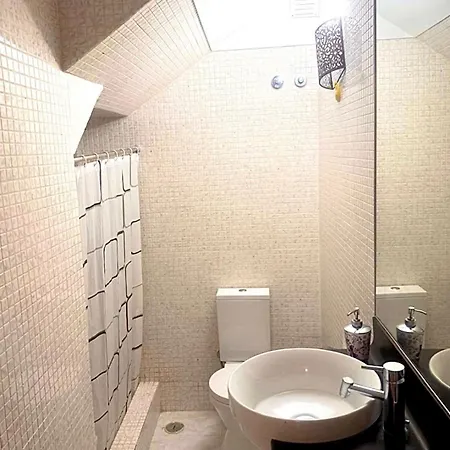 Apartamento Com Piscina Entre Lisboa E Cascais Para 10 Pessoas Casa de hóspedes Caxias