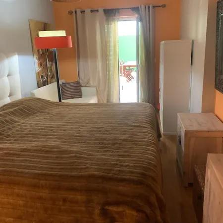 Πανσιόν Flat Near The Beach With Pool For 8 Caxias